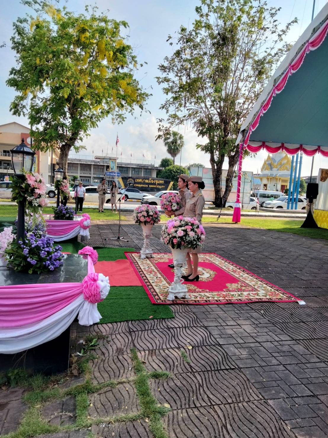 ร่วมพิธีถวายราชสักการะและกล่าวถวายราชสดุดีพระบาทสมเด็จพระจุลจอมเกล้าเจ้าอยู่หัว รัชกาลที่ ๕ เนื่องในโอกาสวันท้องถิ่นไทยประจำปี 2568
