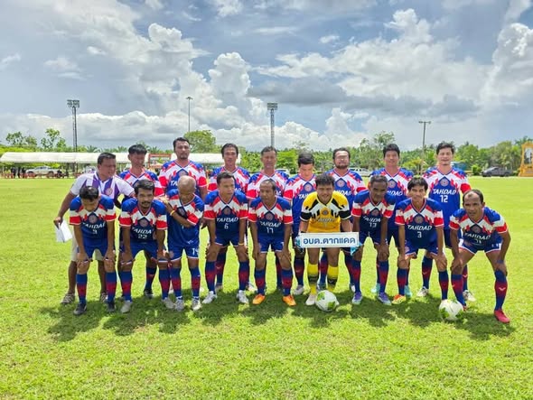 นายไตรรงค์ ชั่งสัจจา นายกองค์การบริหารส่วนตำบลตากเเดด พร้อมด้วยคณะผู้บริหารเเละ ผู้นำท้องที่ผู้นำท้องถิ่นนำทีมนักกีฬาฟุตบอล ประเภทประชาชนและอาวุโส เข้าร่วมการแข่งขันกีฬา อบจ.คัพ เยาวชนและประชาชน จังหวัดชุมพร ประจำปี 2569
รอบแรก ณ สนามกีฬาท่าแซะ