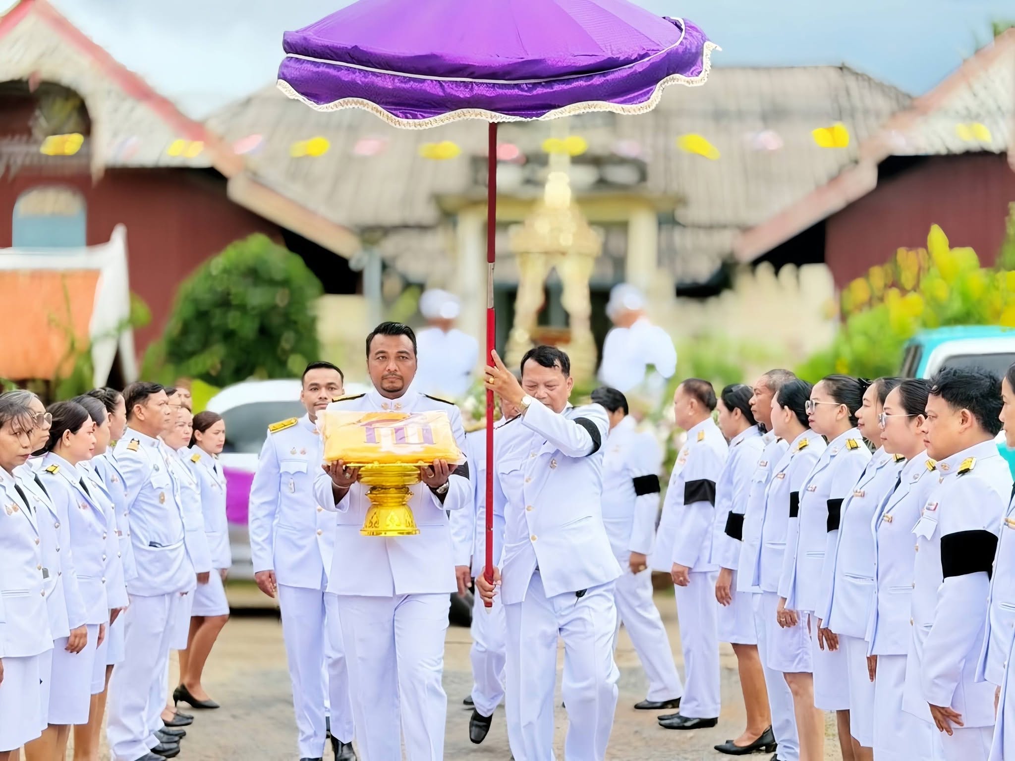 จัดงานขึ้นผ้าห่มพระปรางค์วัดประเดิมประจำปี 2569
วันที่ 29 พฤษภาคม 2569 คณะผู้บริหาร ผู้นำท้องที่ ผู้นำท้องถิ่น ข้าราชการและ ข้าราชการบำนาญ ร่วมพิธีอัญเชิญผ้าพระราชทานฯ จากศูนย์ราชการจังหวัดชุมพรมาประดิษฐาน ณ มณฑลพิธีวัดประเดิม
ท่ามกลางบรรยากาศแห่งความศรัทธา ความพร้อมเพรียง และความเป็นสิริมงคลแก่พุทธศาสนิกชนโดยทั่วกัน 🙏✨