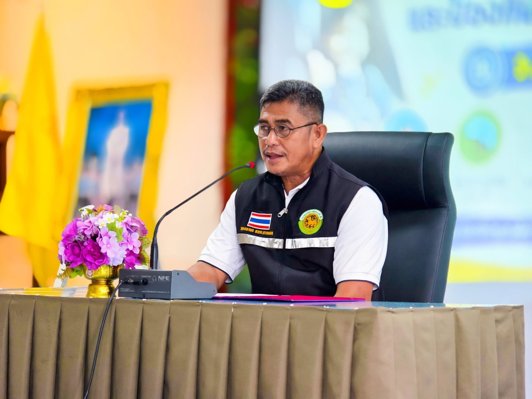 📣องค์การบริหารส่วนตำบลตากเเดด จัดโครงการส่งเสริมความปลอดภัยและป้องกันอุบัติเหตุของเด็กปฐมวัย ประจำปี 2569 เพื่อส่งเสริมให้ผู้ปกครอง ผู้ดูแลเด็ก และผู้ที่เกี่ยวข้อง มีความรู้ ความเข้าใจในการดูแลเด็กปฐมวัยให้ปลอดภัย สามารถป้องกันและลดความเสี่ยงจากอุบัติเหตุที่อาจเกิดขึ้นในชีวิตประจำวัน รวมทั้งมีทักษะการช่วยเหลือและการปฐมพยาบาลเบื้องต้นอย่างถูกต้อง
     🔸️️ในการนี้ นาย ชัชวาล ฉิมสะอาดรองนายกองค์การบริหารส่วนตำบลตากเเดด ให้เกียรติเป็นประธานในพิธีเปิดโครงการ และได้รับเกียรติจาก เจ้าหน้าที่ ปภ เป็นวิทยากรบรรยายให้ความรู้เกี่ยวกับการป้องกันอุบัติเหตุในเด็กปฐมวัย การดูแลความปลอดภัยในชีวิตประจำวัน การปฐมพยาบาลเบื้องต้น และการรับมือเมื่อเกิดเหตุฉุกเฉิน เพื่อให้ผู้ปกครองและผู้ดูแลเด็กสามารถนำความรู้ไปประยุกต์ใช้ในการดูแลเด็กได้อย่างถูกต้องและปลอดภัย