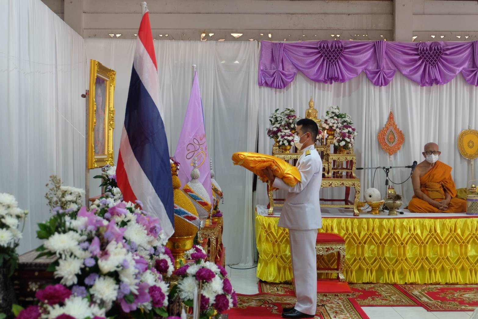 องค์การบริหารส่วนตำบลตากแดด ขอเชิญร่วมงานขึ้นผ้าพระราชทานห่มพระปรางค์วัดประเดิม ประจำปี  2566 ระหว่างวันที่ 1 - 3 มิถุนายน 2566 ณ วัดประเดิม ต.ตากแดด อ.เมือง จ.ชุมพร